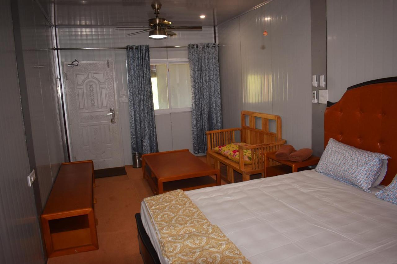 Private Rooms With International Airport View New Delhi Exterior photo
